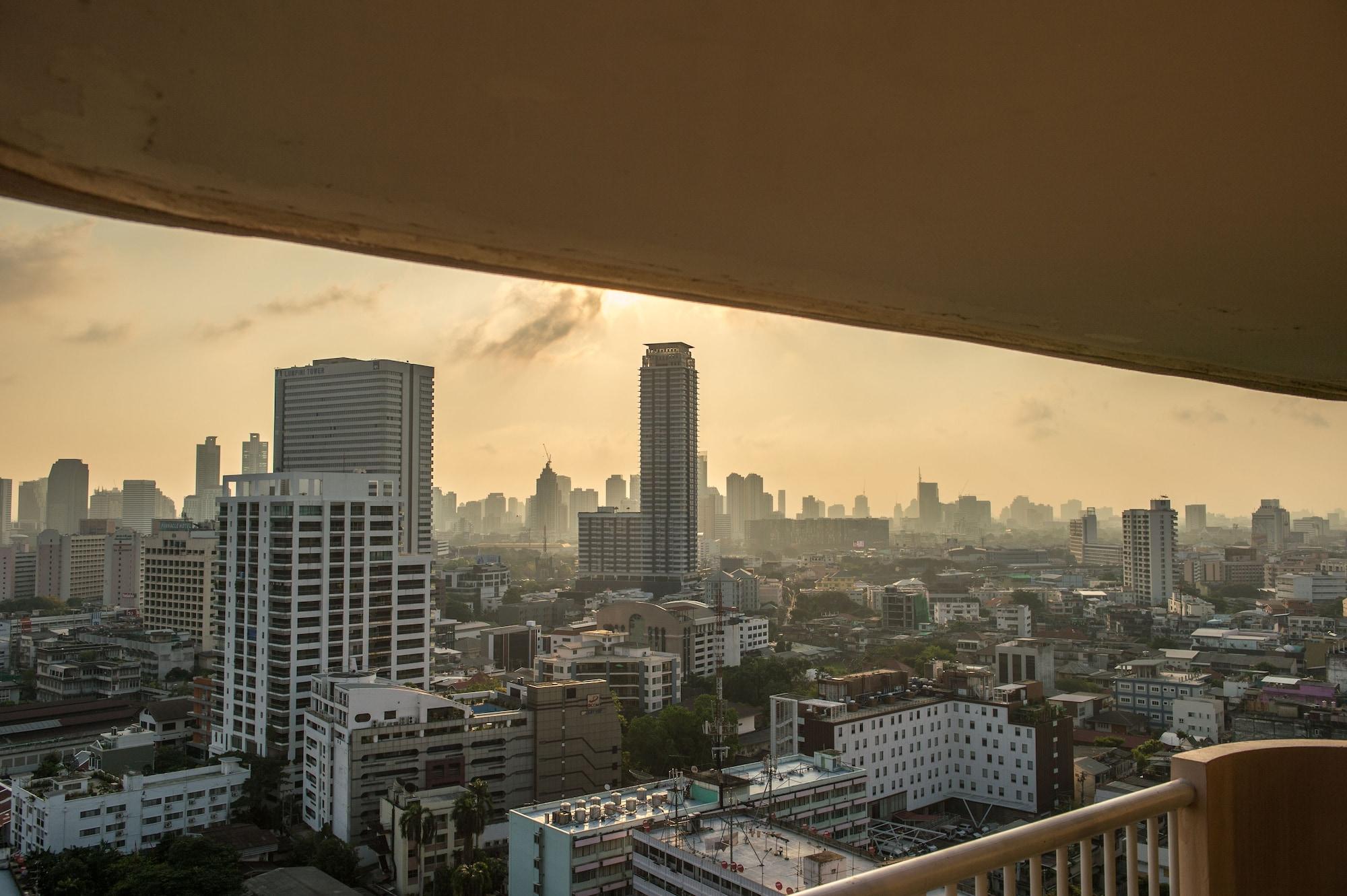 Pantip Suites Bangkok Luaran gambar