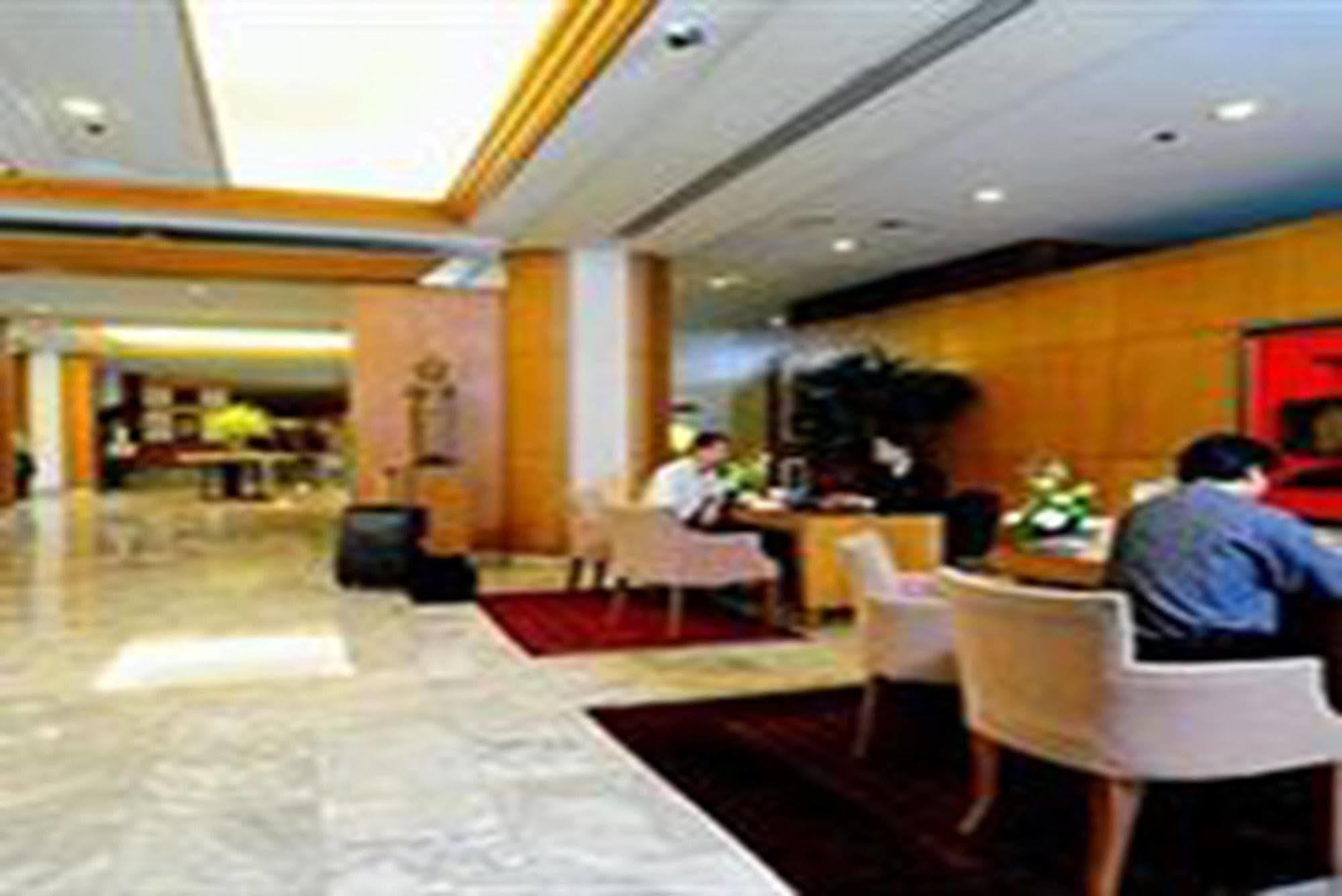 Pantip Suites Bangkok Luaran gambar